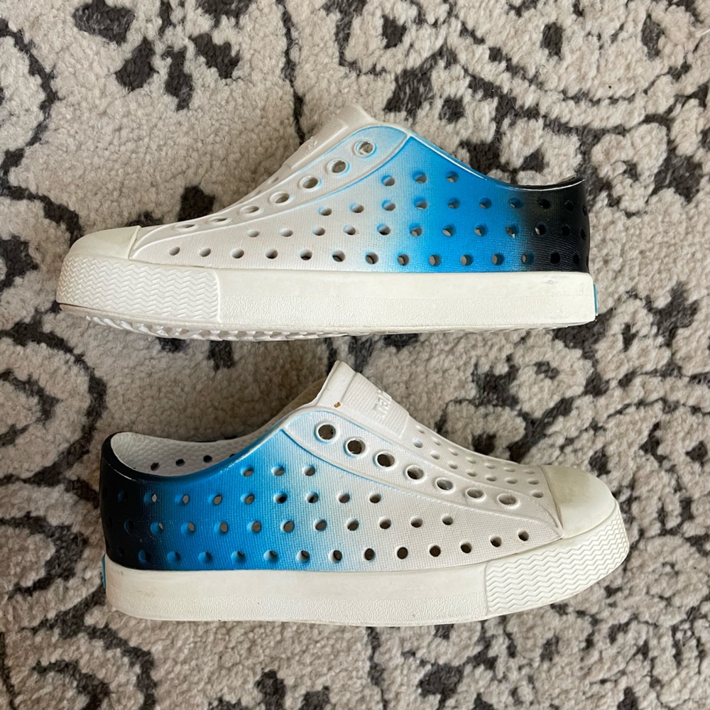 Native Shoes C8 Ombre 
Toddler Size 8 
These are in good condition.